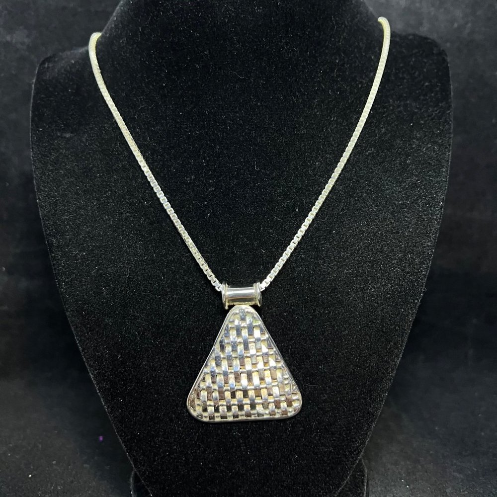 Vintage Sterling Silver Box Chain Necklace With Weaved Triangle Pendant (3710)
